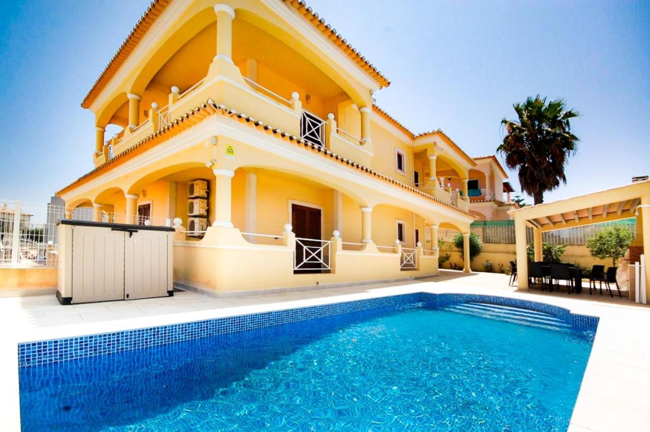 Villa Alice - Free Wifi & Air Co & Swimming Pool - By Bedzy アルブフェイラ エクステリア 写真